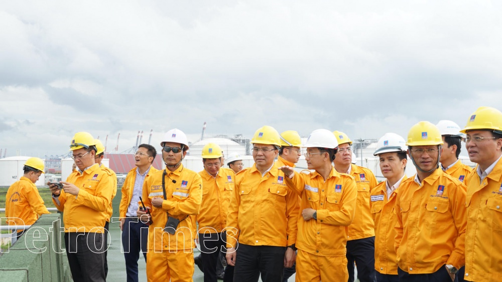 Tổng Giám đốc Petrovietnam Lê Mạnh Hùng kiểm tra hoạt động Kho cảng LNG Thị Vải