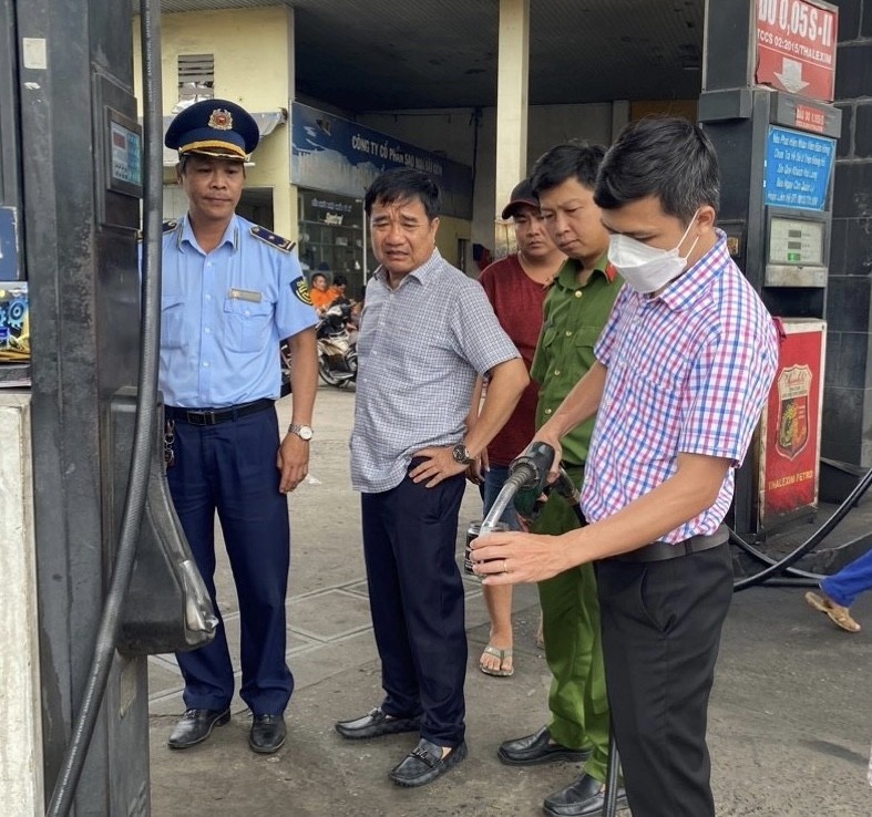 6 tháng xử lý hơn 300 vụ vi phạm về xăng dầu 6 tháng, xử lý hơn 300 vụ vi phạm về xăng dầu