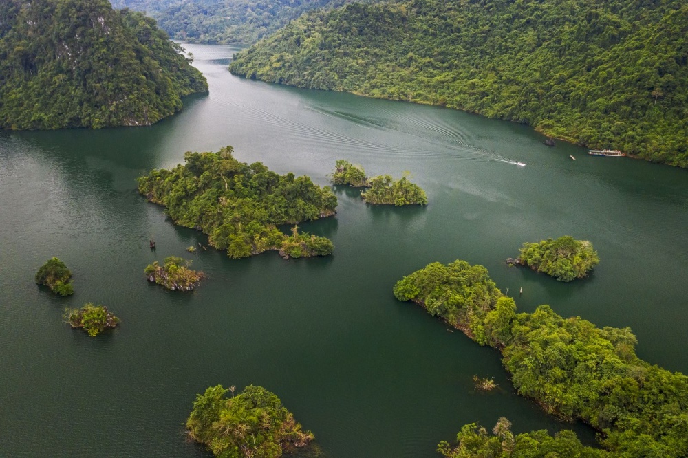 Chèo thuyền Kayak ở Lâm Bình Chèo thuyền Kayak ở Lâm Bình