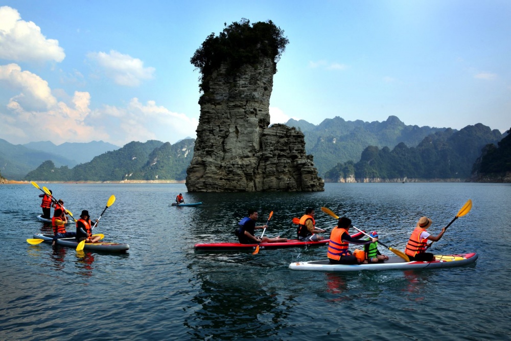 Chèo thuyền Kayak ở Lâm Bình Chèo thuyền Kayak ở Lâm Bình
