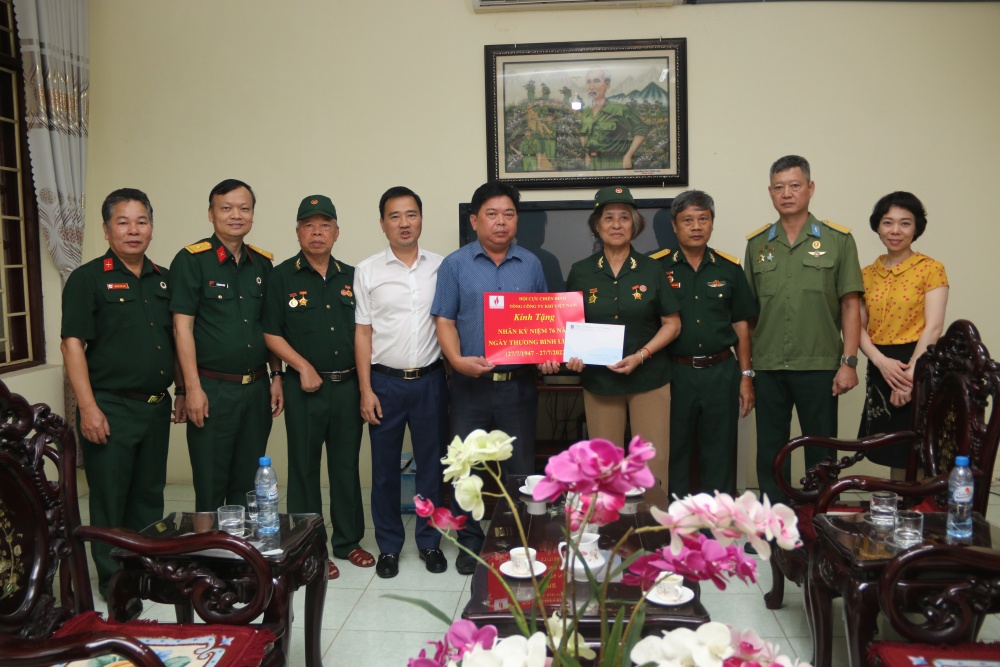 Đoàn công tác Petrovietnam tri ân người có công tại tỉnh Thái Bình và Hà Nam