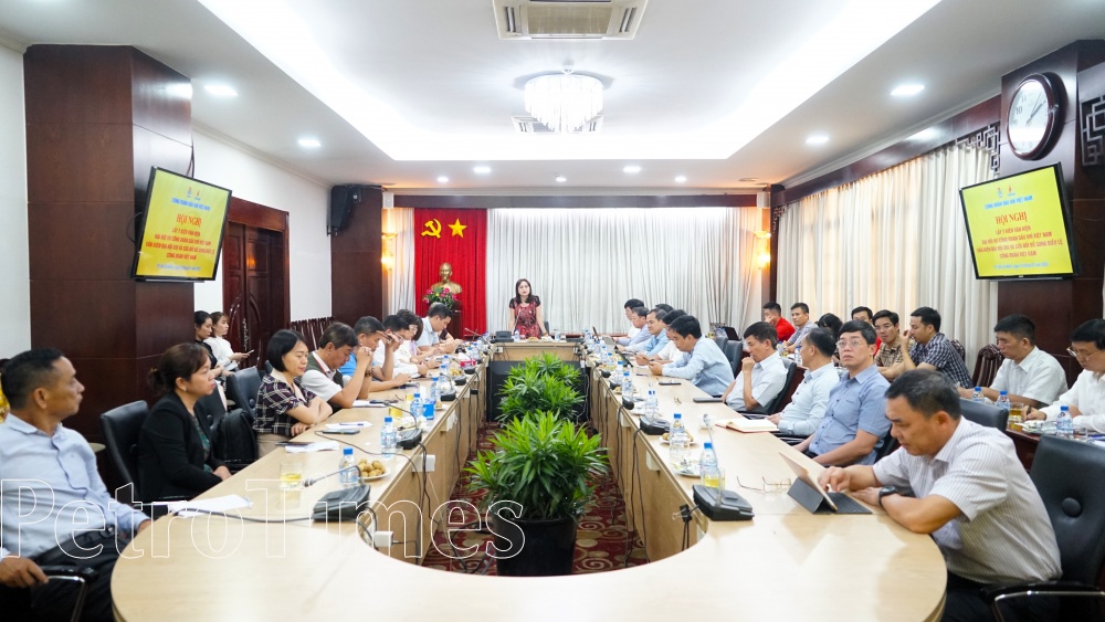Lấy ý kiến góp ý văn kiện Đại hội VII CĐ DKVN: Thể hiện ý chí, nguyện vọng của người lao động dầu khí