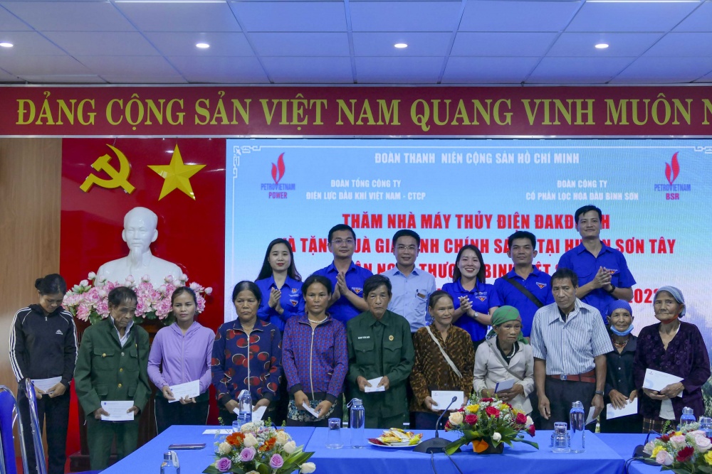 Hành trình đền ơn đáp nghĩa của Đoàn Thanh niên BSR và PV Power về đến huyện Sơn Tây, Quảng Ngãi
