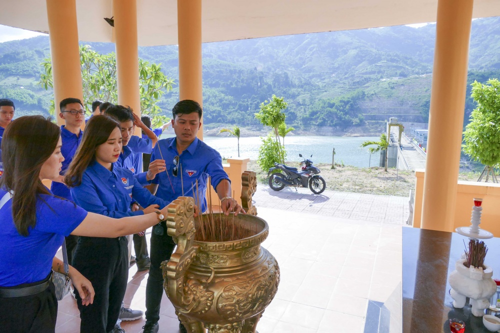 Hành trình đền ơn đáp nghĩa của Đoàn Thanh niên BSR và PV Power về đến huyện Sơn Tây, Quảng Ngãi