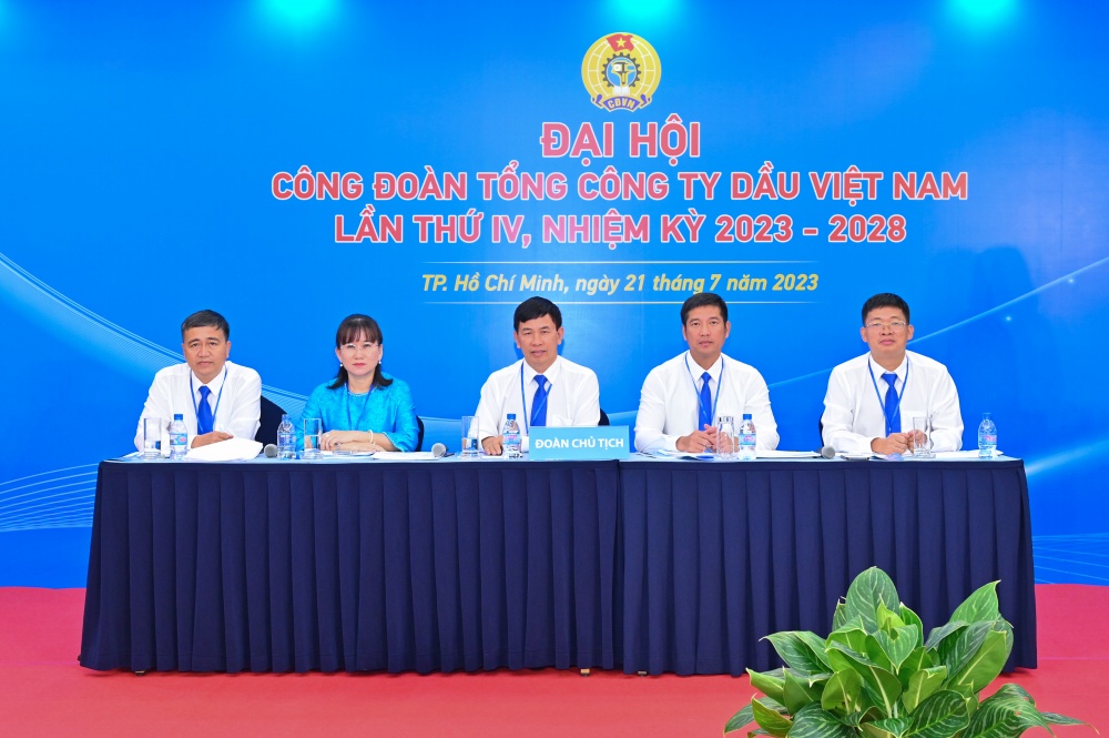 Đoàn chủ tịch điều hành Đại hội