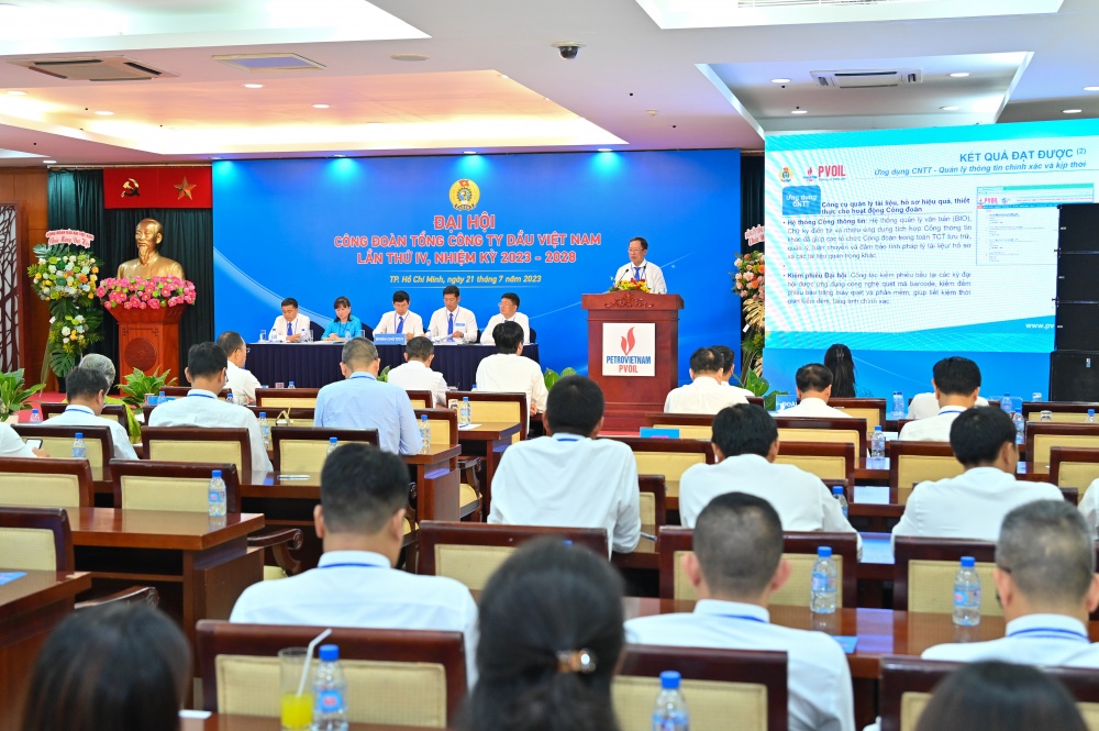 Đại biểu trình bày tham luận tại Đại hội
