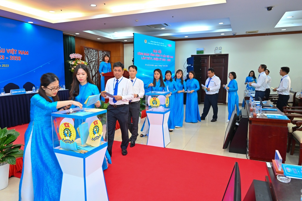 Đại biểu bầu Ban Chấp hành Công đoàn PVOIL khóa IV và bầu đại biểu dự Đại hội Công đoàn Dầu khí Việt Nam