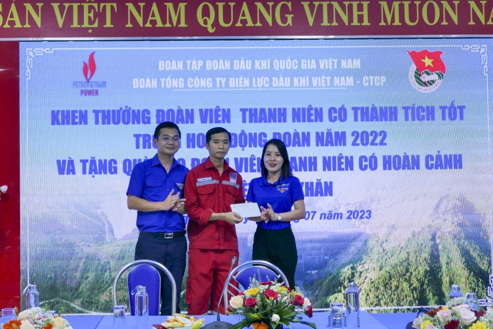 Hành trình đền ơn đáp nghĩa của Đoàn Thanh niên BSR và PV Power về đến huyện Sơn Tây, Quảng Ngãi