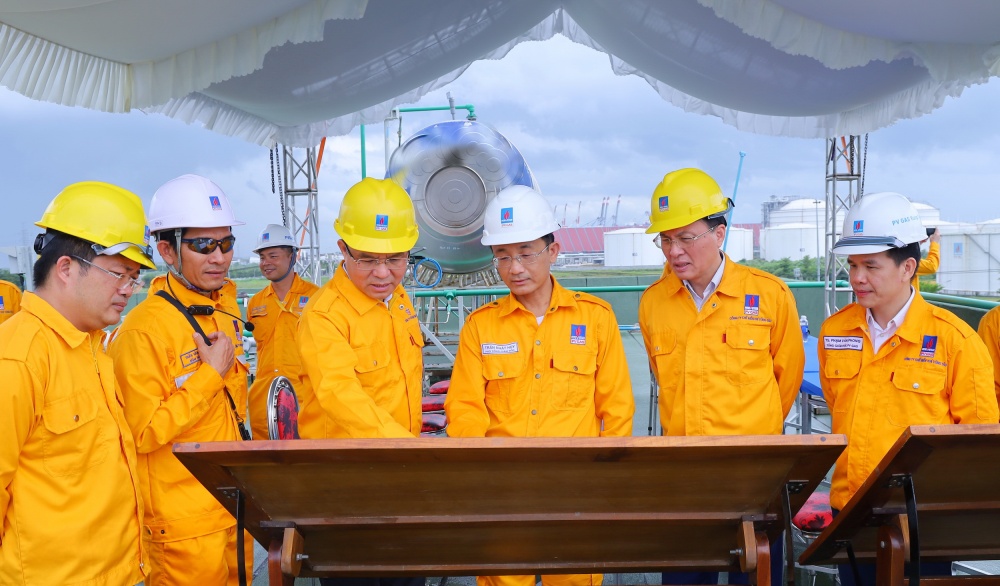 Tổng Giám đốc Petrovietnam Lê Mạnh Hùng nghiên cứu hệ thống tiếp nhận LNG trong chuỗi dự án LNG Thị Vải Tổng Giám đốc Petrovietnam Lê Mạnh Hùng nghiên cứu hệ thống tiếp nhận LNG trong chuỗi dự án LNG Thị Vải