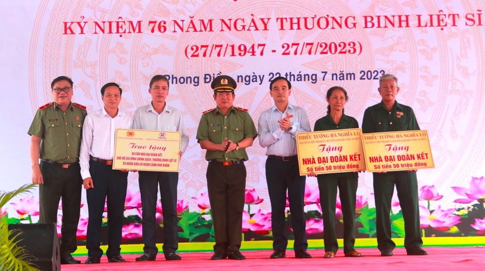 TKV hỗ trợ xây dựng 50 căn nhà Đại đoàn kết
