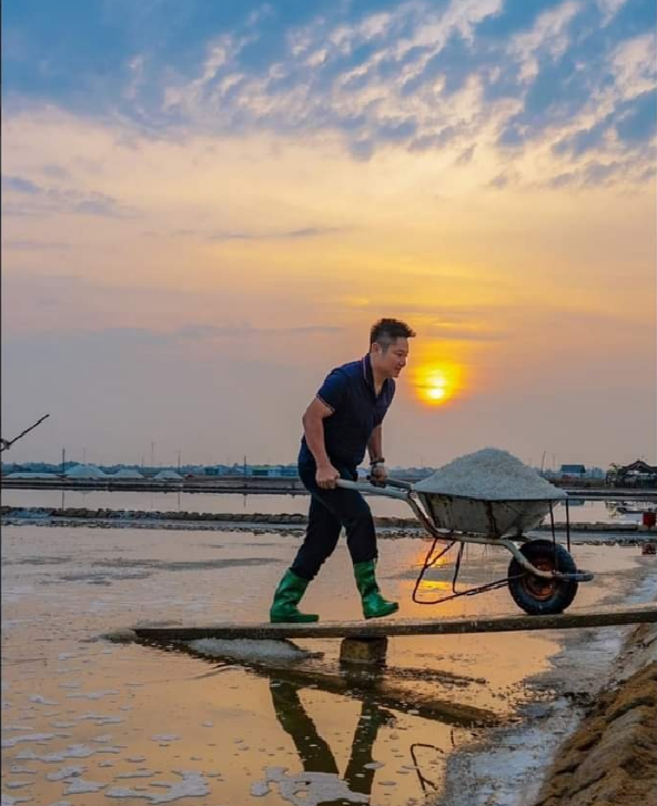 Đồng muối Hòn Khói lấp lánh vẫy gọi…