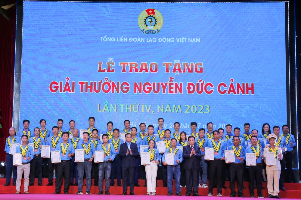 5 người lao động Dầu khí tiêu biểu nhận Giải thưởng Nguyễn Đức Cảnh lần thứ IV 5 người lao động Dầu khí tiêu biểu nhận Giải thưởng Nguyễn Đức Cảnh lần thứ IV