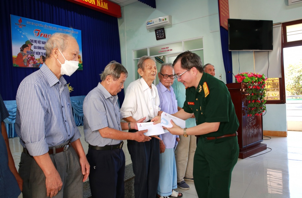 BSR thực hiện chương trình tri ân, tặng quà nhân kỷ niệm 76 năm Ngày Thương binh - Liệt sĩ (27/7)