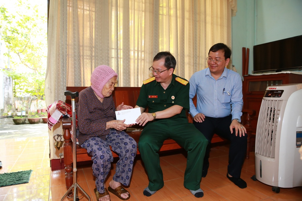BSR thực hiện chương trình tri ân, tặng quà nhân kỷ niệm 76 năm Ngày Thương binh - Liệt sĩ (27/7)