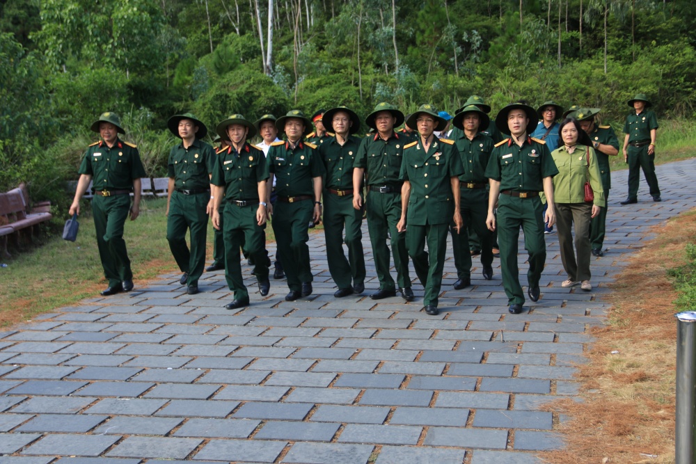 Hội CCB Cơ quan Tập đoàn tổ chức về nguồn tại miền Trung anh hùng