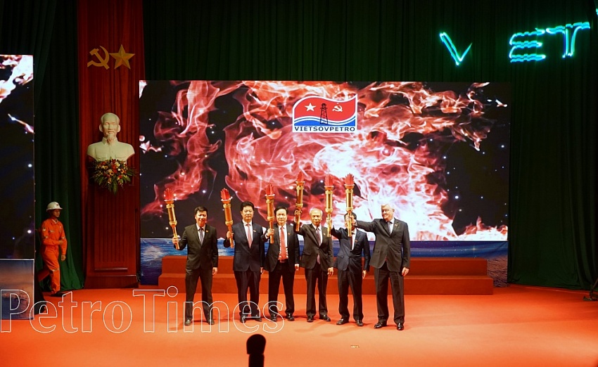 Công bố Cẩm nang Văn hóa Vietsovpetro
