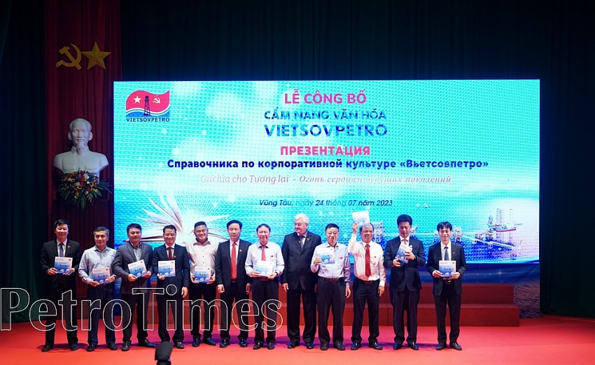Công bố Cẩm nang Văn hóa Vietsovpetro