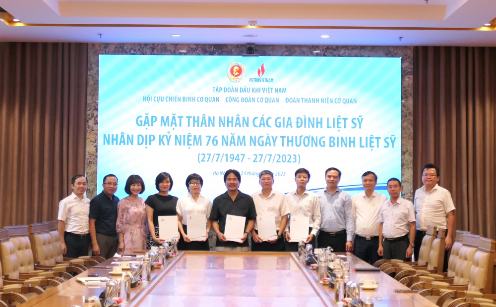 Gặp mặt, tri ân thân nhân gia đình liệt sĩ cán bộ Cơ quan Tập đoàn Gặp mặt, tri ân thân nhân gia đình liệt sĩ cán bộ Cơ quan Tập đoàn