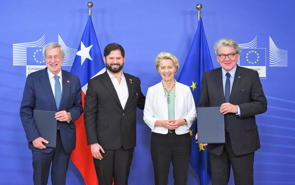 EU tìm cách giảm phụ thuộc vào kim loại hiếm của Trung Quốc EU tìm cách giảm phụ thuộc vào kim loại hiếm của Trung Quốc
