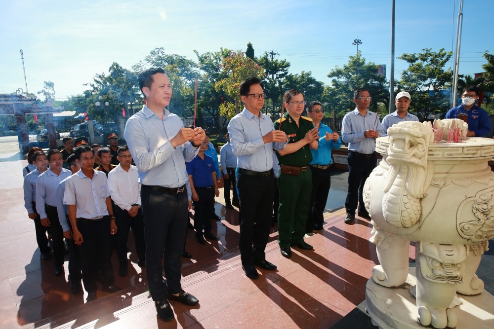 BSR tổ chức nhiều hoạt động dâng hương tri ân và tặng quà nhân kỷ niệm 76 năm Ngày thương binh liệt sĩ (27/7/1947 - 27/7/2023) BSR tổ chức nhiều hoạt động dâng hương tri ân và tặng quà nhân kỷ niệm 76 năm Ngày thương binh liệt sĩ (27/7/1947 - 27/7/2023)