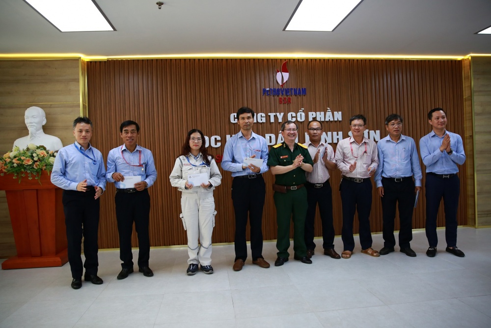 BSR tổ chức nhiều hoạt động dâng hương tri ân và tặng quà nhân kỷ niệm 76 năm Ngày thương binh liệt sĩ (27/7/1947 - 27/7/2023) BSR tổ chức nhiều hoạt động dâng hương tri ân và tặng quà nhân kỷ niệm 76 năm Ngày thương binh liệt sĩ (27/7/1947 - 27/7/2023)
