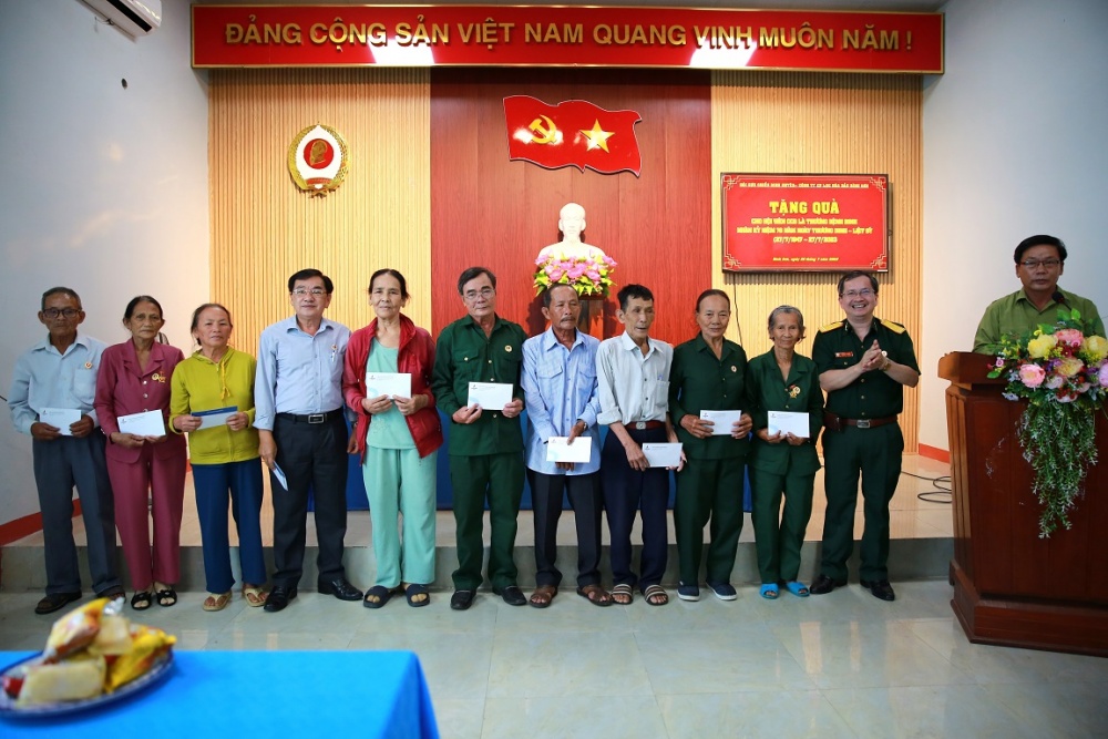 BSR tổ chức nhiều hoạt động dâng hương tri ân và tặng quà nhân kỷ niệm 76 năm Ngày thương binh liệt sĩ (27/7/1947 - 27/7/2023) BSR tổ chức nhiều hoạt động dâng hương tri ân và tặng quà nhân kỷ niệm 76 năm Ngày thương binh liệt sĩ (27/7/1947 - 27/7/2023)