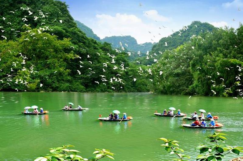 Khám phá hệ thống hang động Thung Nham (Ninh Bình)