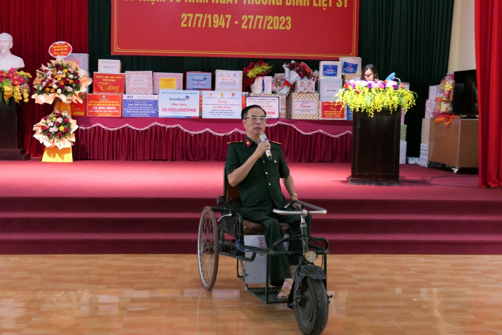 CĐ DKVN thăm, tặng quà các thương, bệnh binh tại Trung tâm Điều dưỡng người có công tỉnh Phú Thọ
