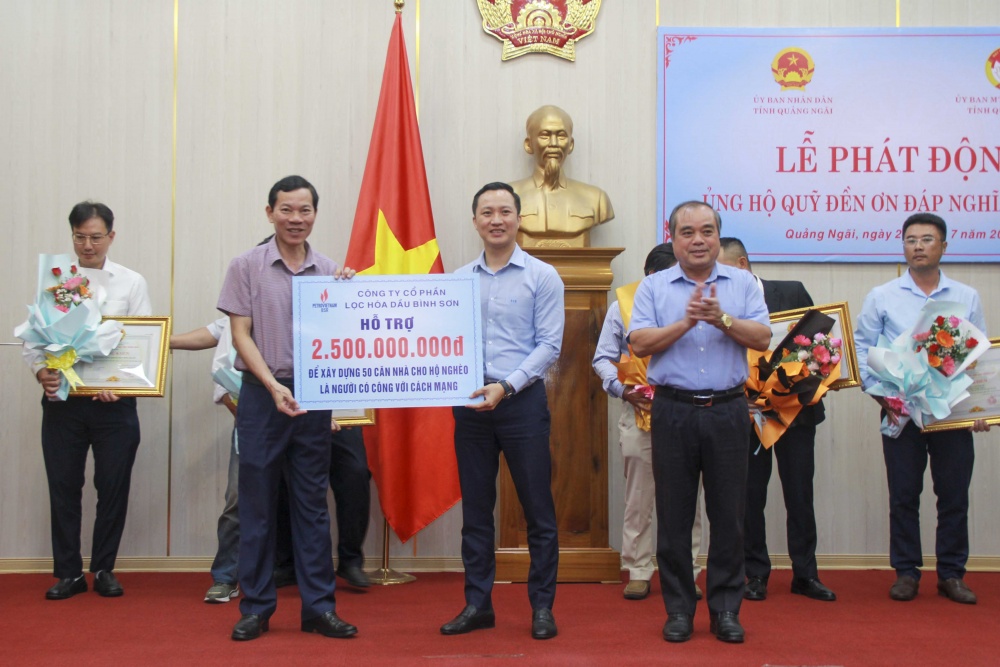 BSR tổ chức dâng hương tri ân các anh hùng liệt sĩ tại nghĩa trang liệt sĩ huyện Bình Sơn BSR tổ chức dâng hương tri ân các anh hùng liệt sĩ tại nghĩa trang liệt sĩ huyện Bình Sơn