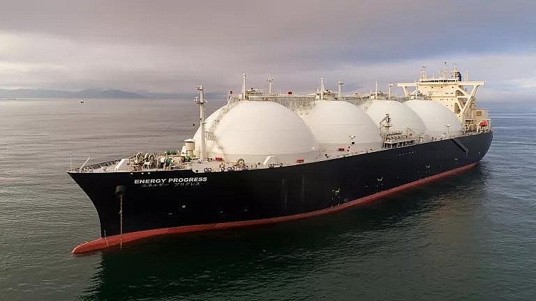 Big Oil liên tục ký hợp đồng LNG