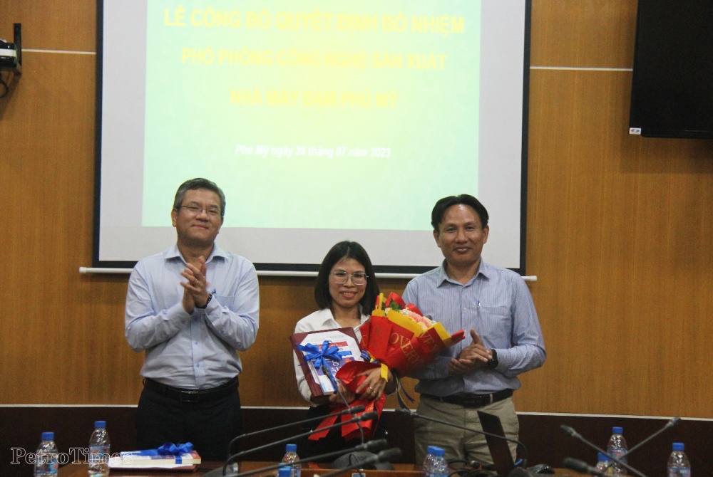 PVFCCo công bố và trao quyết định bổ nhiệm cán bộ Nhà máy Đạm Phú Mỹ