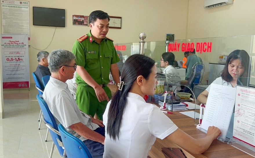 Agribank hỗ trợ khách hàng tránh khỏi nhiều vụ lừa đảo công nghệ cao Agribank hỗ trợ khách hàng tránh khỏi nhiều vụ lừa đảo công nghệ cao