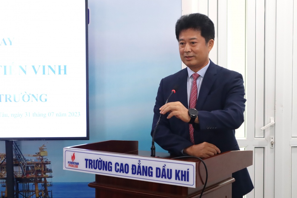 Chủ tịch Hội đồng Trường Cao đẳng Dầu khí nghỉ chế độ từ 1/8