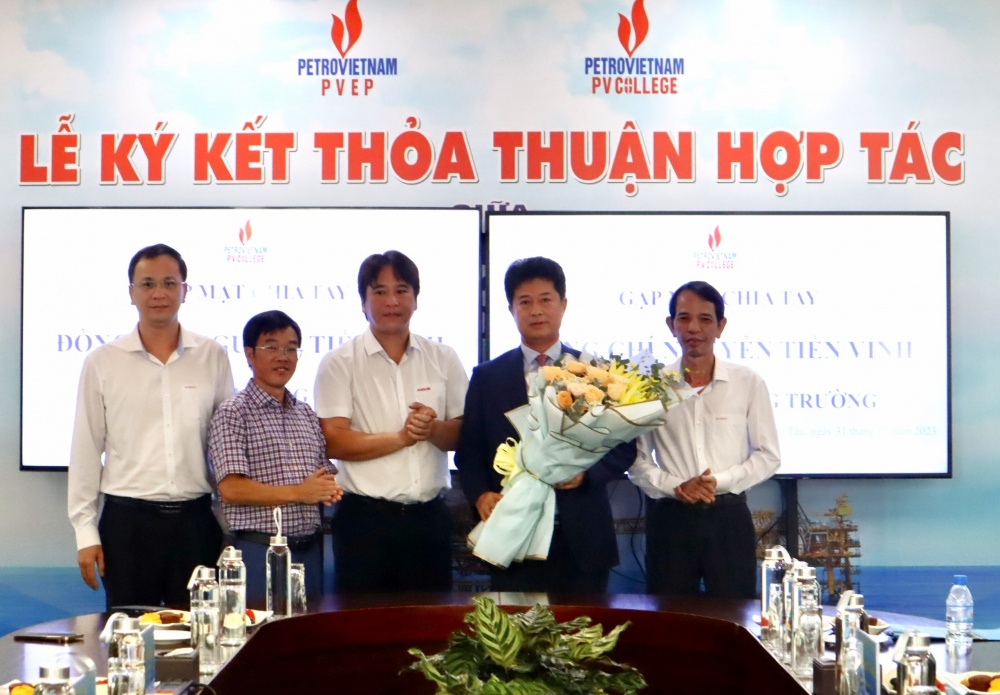 Chủ tịch Hội đồng Trường Cao đẳng Dầu khí nghỉ chế độ từ 1/8