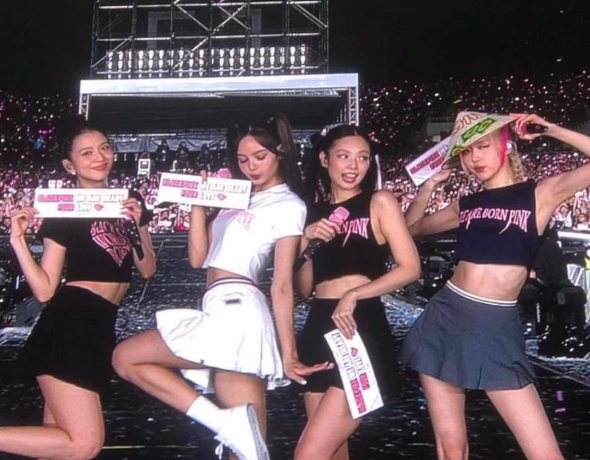 Show diễn Blackpink tại Hà Nội: Không chỉ là chuyện giới trẻ đu idol - 9