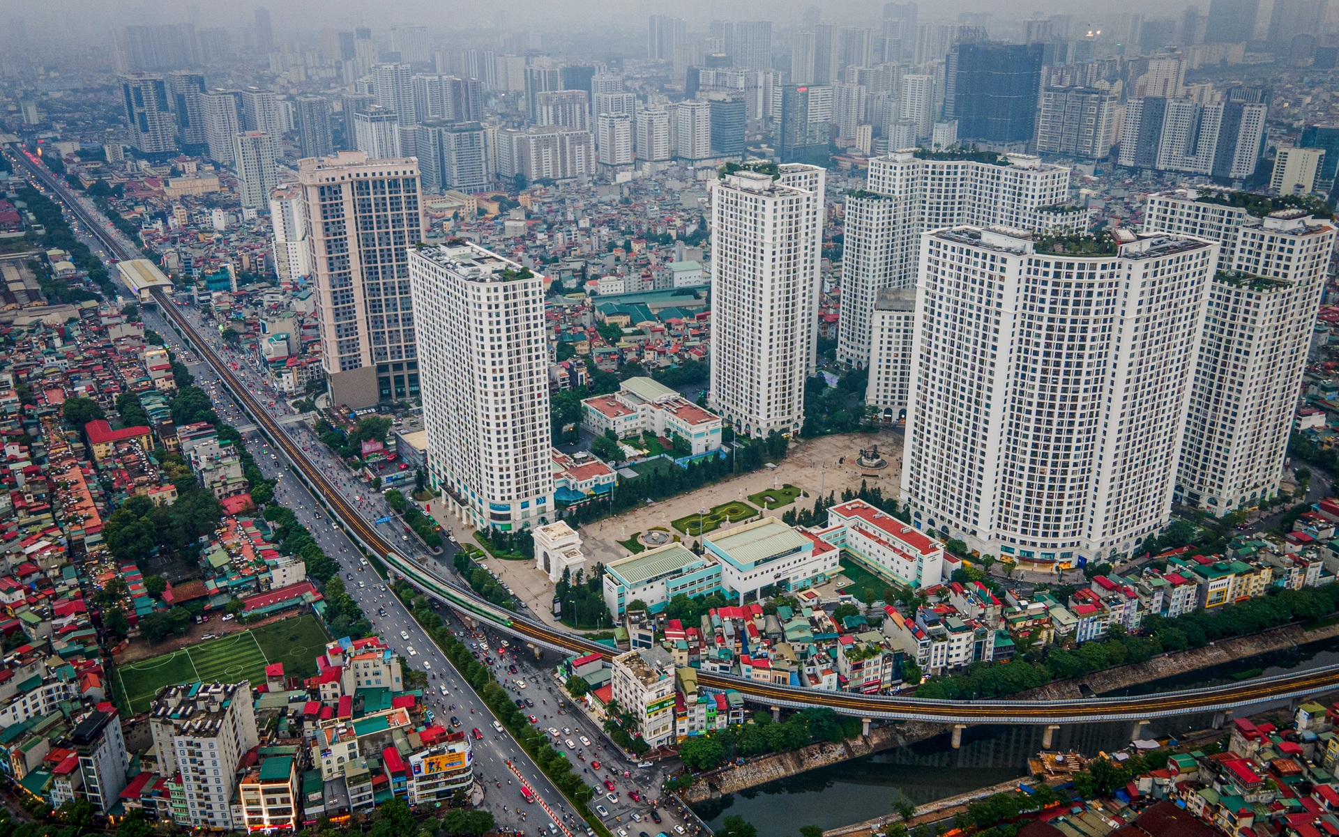 Hà Nội trùng điệp cao ốc sau 15 năm mở rộng địa giới hành chính - 9