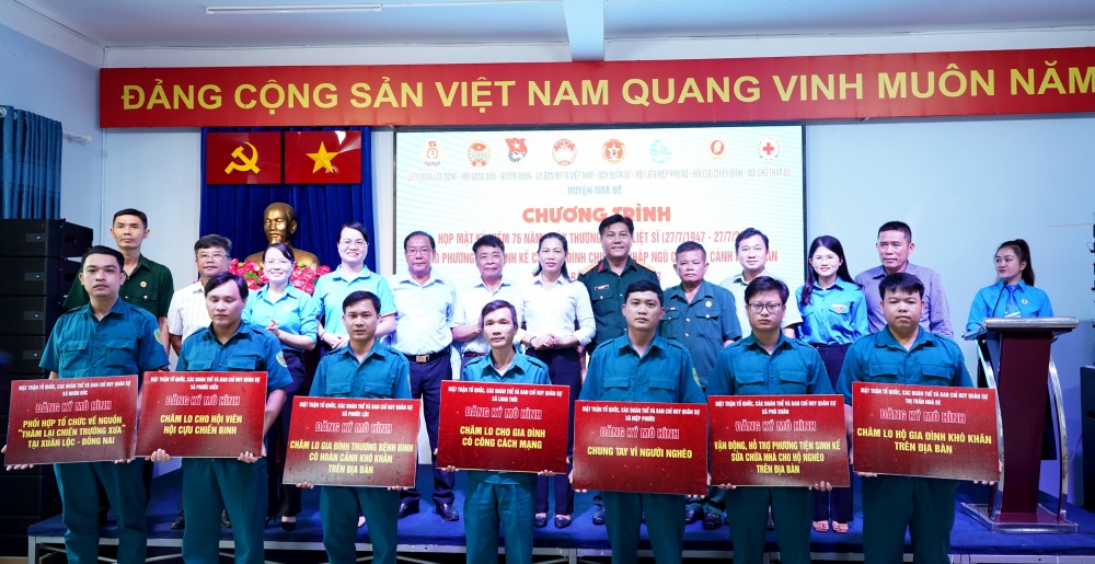 Thực hiện các chương trình ASXH vì cộng đồng là một trong những hoạt động dân vận, tuyên truyền, bảo vệ nền tảng tư tưởng của Đảng, đồng thời tập hợp nâng cao tình đoàn kết của tập thể đảng viên, người lao động PV GAS Thực hiện các chương trình ASXH vì cộng đồng là một trong những hoạt động dân vận, tuyên truyền, bảo vệ nền tảng tư tưởng của Đảng, đồng thời tập hợp nâng cao tình đoàn kết của tập thể đảng viên, người lao động PV GAS