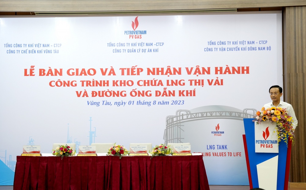 ông Trần Nhật Huy – Phó Tổng giám đốc PV GAS phát biểu khai mạc Lễ bàn giao và tiếp nhận vận hành kho cảng LNG Thị Vải, đường ống dẫn khí LNG Thị Vải – Phú Mỹ ông Trần Nhật Huy – Phó Tổng giám đốc PV GAS phát biểu khai mạc Lễ bàn giao và tiếp nhận vận hành kho cảng LNG Thị Vải, đường ống dẫn khí LNG Thị Vải – Phú Mỹ