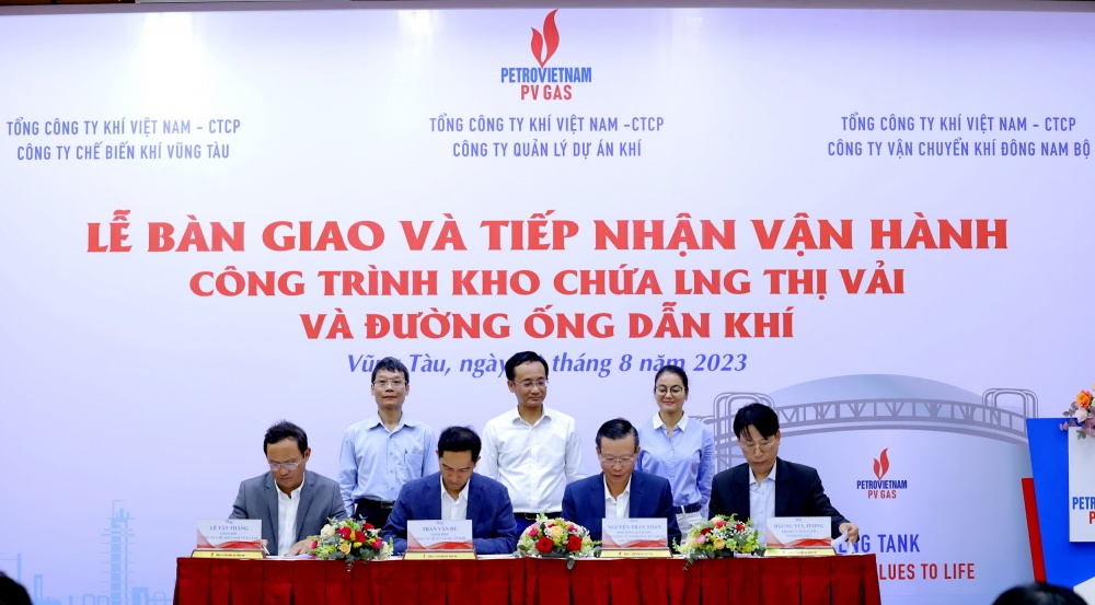 Ký kết bàn giao hiện trạng công trình Kho cảng LNG Thị Vải và Trạm giảm áp Thị Vải cho Công ty Chế biến Khí Vũng Tàu Ký kết bàn giao hiện trạng công trình Kho cảng LNG Thị Vải và Trạm giảm áp Thị Vải cho Công ty Chế biến Khí Vũng Tàu
