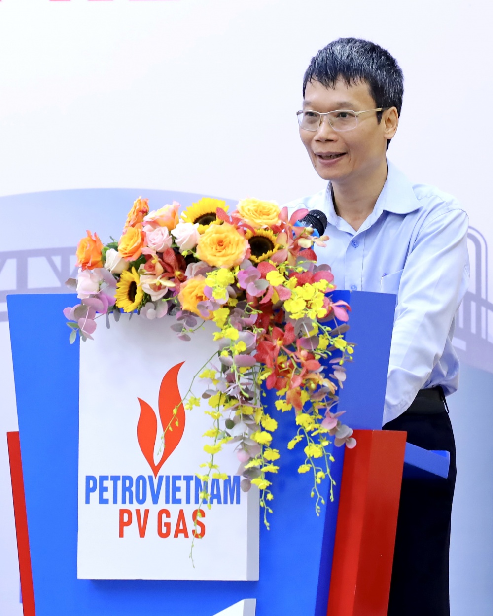 ông Trương Hồng Sơn – Thành viên HĐQT PV GAS phát biểu chúc mừng quá trình chạy thử chuỗi dự án Kho cảng LNG Thị Vải đã hoàn thành thắng lợi ông Trương Hồng Sơn – Thành viên HĐQT PV GAS phát biểu chúc mừng quá trình chạy thử chuỗi dự án Kho cảng LNG Thị Vải đã hoàn thành thắng lợi