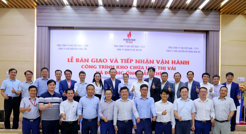 inh thần đoàn kết, đồng lòng đã tạo nên thành công ở chặng đường đầu tiên, góp phần khẳng định PV GAS xứng đáng là đơn vị tiên phong nhập khẩu và kinh doanh LNG inh thần đoàn kết, đồng lòng đã tạo nên thành công ở chặng đường đầu tiên, góp phần khẳng định PV GAS xứng đáng là đơn vị tiên phong nhập khẩu và kinh doanh LNG