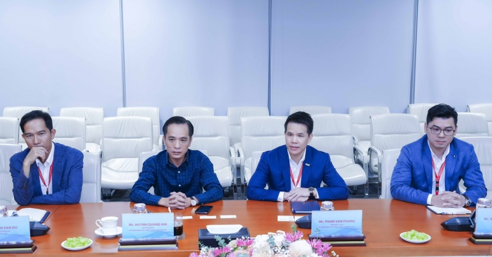 Ông Phạm Văn Phong, Tổng giám đốc PV GAS tiếp đón đoàn cán bộ cấp cao Samsung C&T Ông Phạm Văn Phong, Tổng giám đốc PV GAS tiếp đón đoàn cán bộ cấp cao Samsung C&T