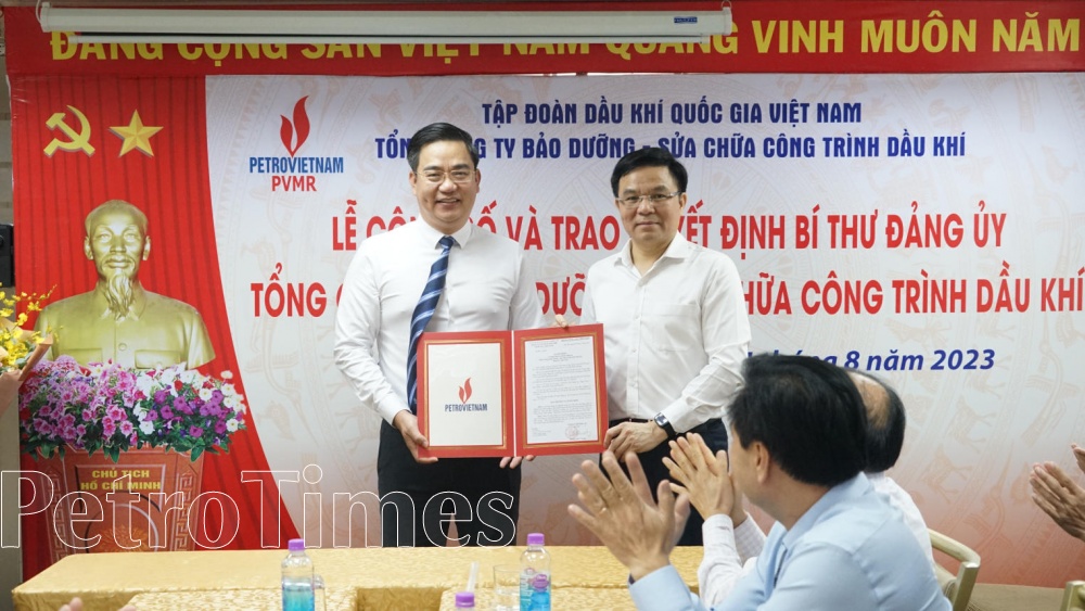 Trao quyết định Bí thư Đảng ủy Tổng Công ty PVMR nhiệm kỳ 2020-2025