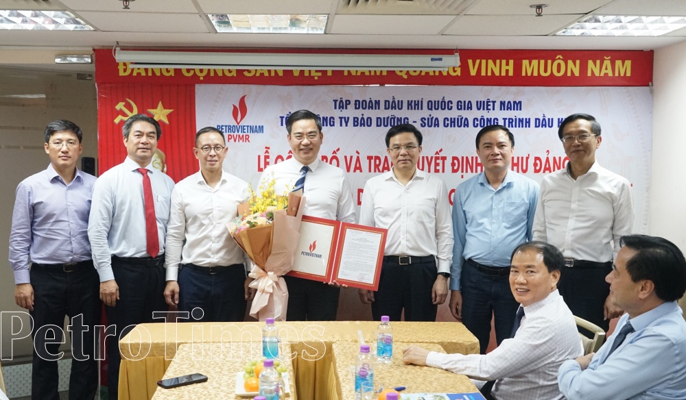 Trao quyết định Bí thư Đảng ủy Tổng Công ty PVMR nhiệm kỳ 2020-2025