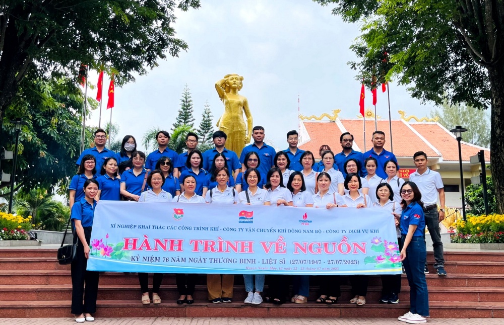 Ban Nữ công Công đoàn và Đoàn Thanh niên ba đơn vị XNK – Vietsovpetro, KĐN, DVK phối hợp về nguồn tại Nhà lưu niệm và Tượng đài nữ Anh hùng Võ Thị Sáu (Đất Đỏ, Bà Rịa – Vũng Tàu). Ban Nữ công Công đoàn và Đoàn Thanh niên ba đơn vị XNK – Vietsovpetro, KĐN, DVK phối hợp về nguồn tại Nhà lưu niệm và Tượng đài nữ Anh hùng Võ Thị Sáu (Đất Đỏ, Bà Rịa – Vũng Tàu).