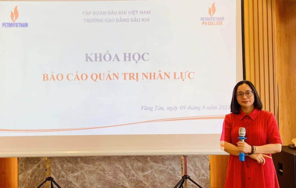 PV College tổ chức khóa học Báo cáo quản trị nhân lực