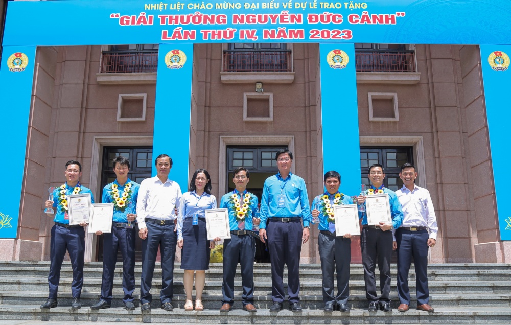 PV GAS thường xuyên nhận được khen thưởng, tôn vinh của các cấp ngành về các phong trào thi đua lao động sản xuất, đảm bảo an toàn, bảo vệ môi trường PV GAS thường xuyên nhận được khen thưởng, tôn vinh của các cấp ngành về các phong trào thi đua lao động sản xuất, đảm bảo an toàn, bảo vệ môi trường