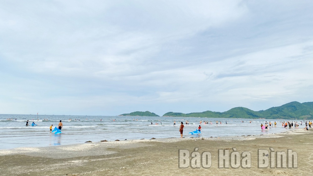 Bãi biển Lộc Hà - Vẻ đẹp hoang sơ giữa lòng miền Trung Bãi biển Lộc Hà - Vẻ đẹp hoang sơ giữa lòng miền Trung