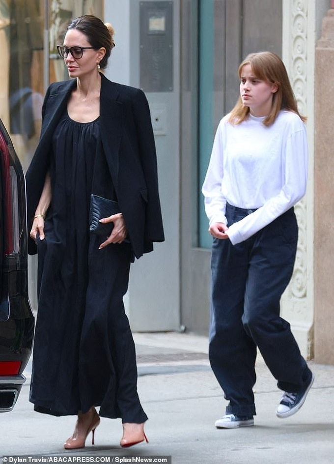 Angelina Jolie thuê con làm trợ lý để đích thân rèn giũa kỹ năng làm việc