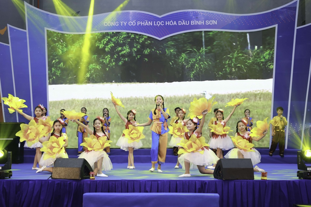 BSR tổ chức khen thưởng cho con em CBCNV